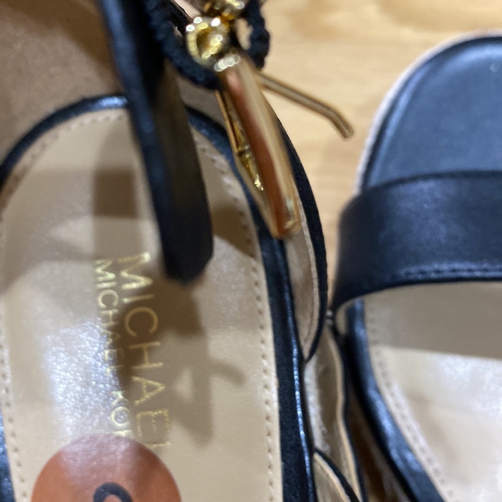 Michael Kors leathers wedge sandals. - Picture 8 of 9